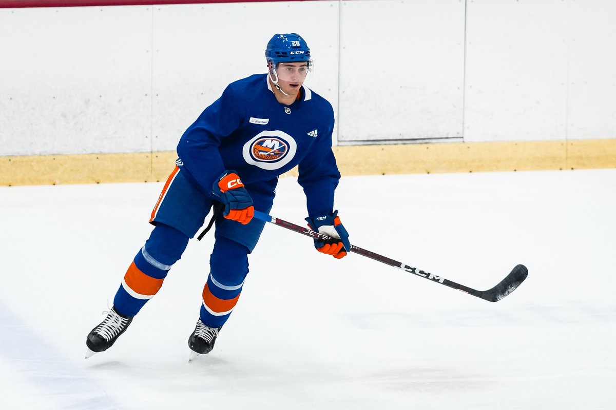 NYIslanders's tweet image. Puck drop at @UBSArena 🔜