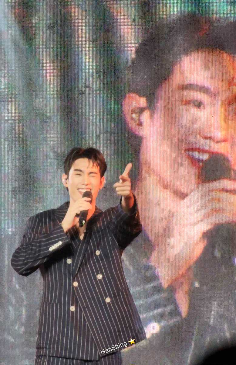 hanshing1869's tweet photo. Daddy Force 🦊:  I got you.
@fforcejs #fforce_ 
#ForceBook_1st_Fan_Meeting_in_Taipei https://t.co/UBxnbMrwbz