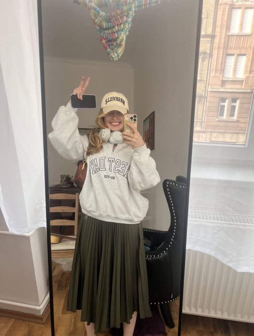 Amazing day! Princess treatment 💅 Girl fan spoiled me with surprise spa certificate. I got a huge rose<a href="/tag/jiology"class="tags"><span>#jiology</span></a>