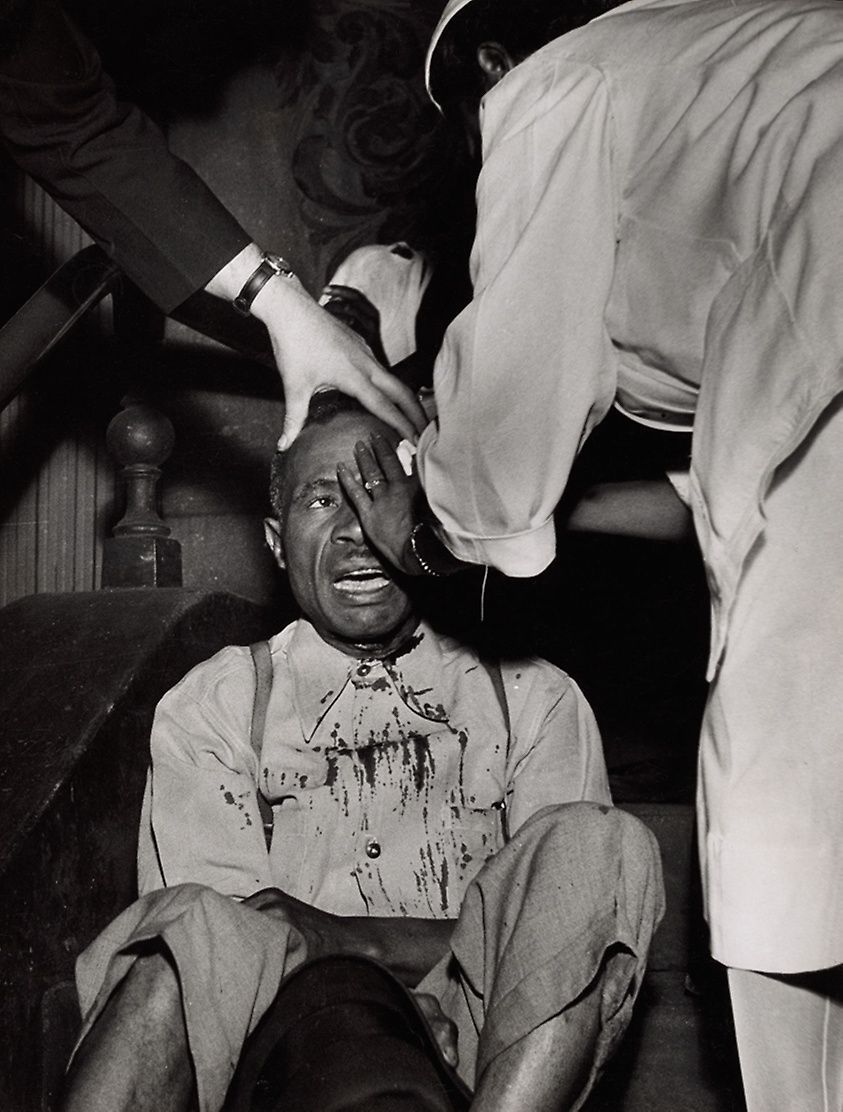 artistsofcolour's tweet photo. BATTERED MAN, Gordon Parks, 1948 #blackarthistory https://t.co/50Ngn2gX8Y