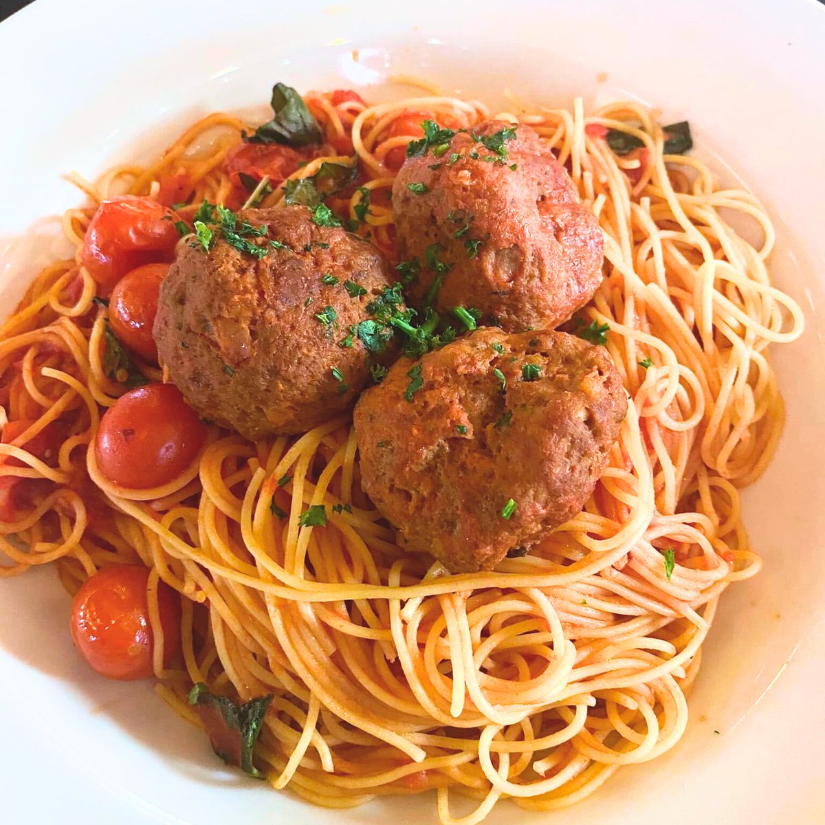 Happy #NationalPastaDay! Please excuse us while carbo-load with some classic spaghetti from Mamma Lucia!  🍝 Come visit them here at the mall and try out some of their other delicious pasta dishes as well! 😋 You don't want to miss out!