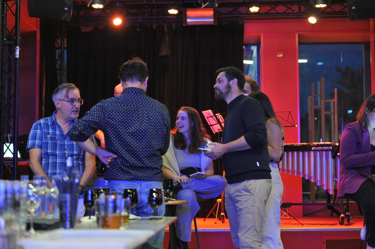 CoeugnetMarine's tweet image. Last week, I had the opportunity to present my work and projects around the representation of odors. 👃🏼
These 2 days in @CSGA_DIJON for the GDRO3 were so interesting! I had a lot of fun talking to colleagues that are also working on olfaction (and even trying their experiments😅)