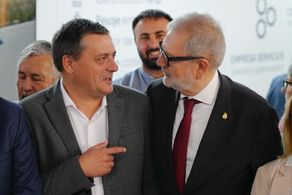 fsabes's tweet photo. Municipalia es un espacio de encuentro, intercambio de experiencias y, ante problemas similares, soluciones conjuntas. 
Con nuestros vecinos de Lleida no hay fronteras, hay complementariedad y cooperación. Es así como entiendo la política, desde el diálogo y el entendimiento. https://t.co/WqNTR6I93F