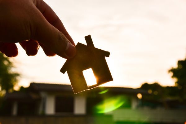 DiCarmenate's tweet photo. I received a great response from many of you about the State of CA grant of $40,000 for qualified homeowners.  The grant was for homeowners to build a 2nd unit onto their property called an ADU . . . Auxiliary Dwelling Unit. 

#propertiesbydinorah #santaanahouses https://t.co/eoo2dHJwLc