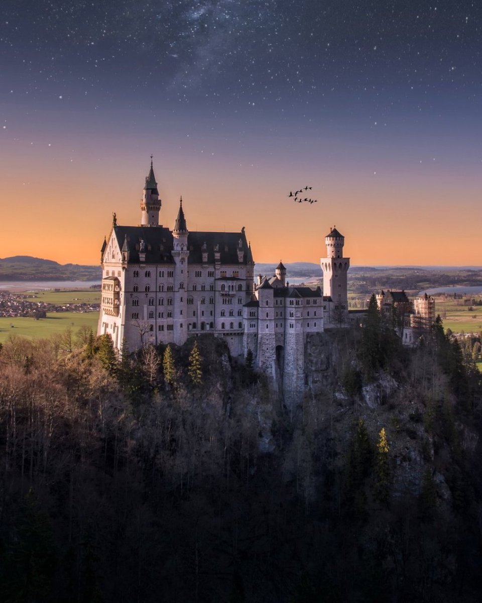 Menzionate la persona con cui vi piacerebbe vivere un tramonto magico ✨ come questo, al Castello di Neuschwanstein 🏰💜.

PS: date un'occhiata 👀 alla nostra guida ➡️ scoprimonaco.com ⬅️ e scoprite tutte le informazioni per godere al meglio di questa destinazione.