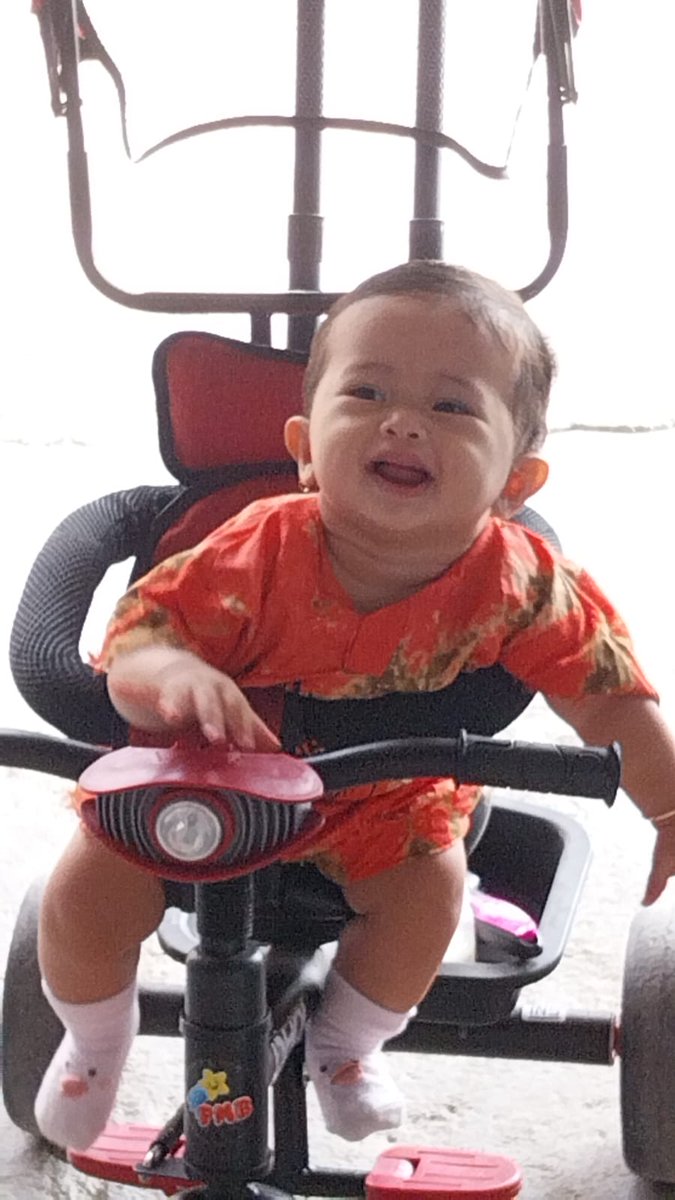 RInsani21's tweet photo. Bayi mama pake baju bali ya, dah siyap kuliah 🧡 #masyaAllahTabarakallah https://t.co/qesFcFAIkb