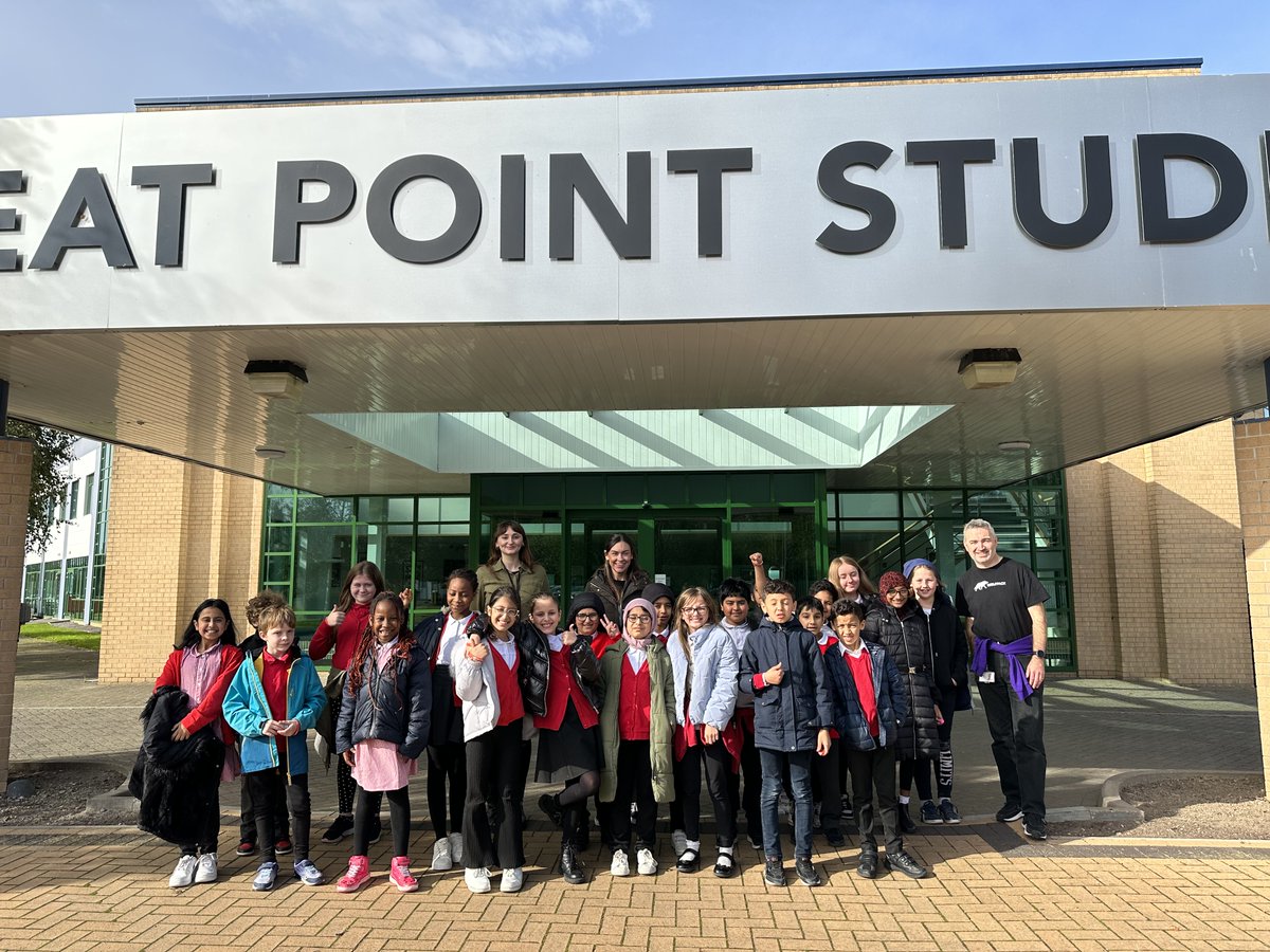 A VERY fun morning with the @StaceyPrimary students as we did a tour of the TV sets and a biomechanics workshop at #greatpointstudios.

It's great to see the students so excited about the world of television, and we hope to see their names on the big screen one day!🎬🎥