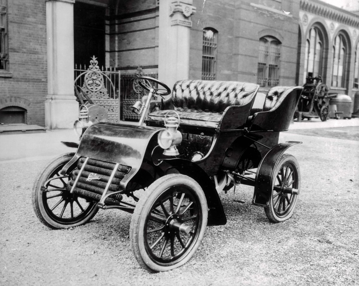 120 years ago today! 🤯 'On October 17 the first production Cadillac emerges from the plant in Detroit. A year beforehand, company head Henry Martin Leland had presented his first prototype.' 🔗media.gm.com/media/me/en/ca…

#automotivehistory #classiccars #classiccarsdaily