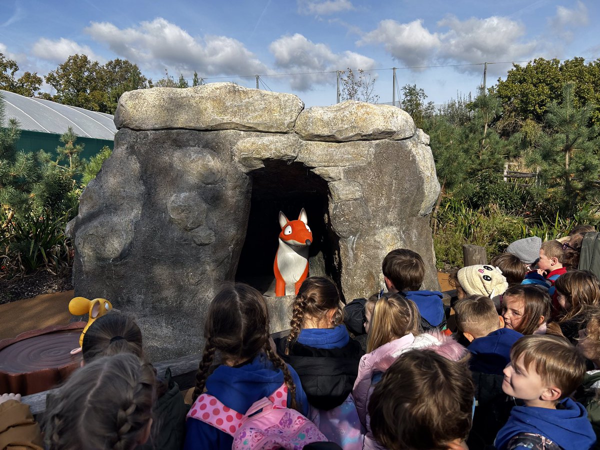We have had a brilliant day at the zoo, we used our scientific language to describe the animals. 🐒🐍🐆🦓🦒