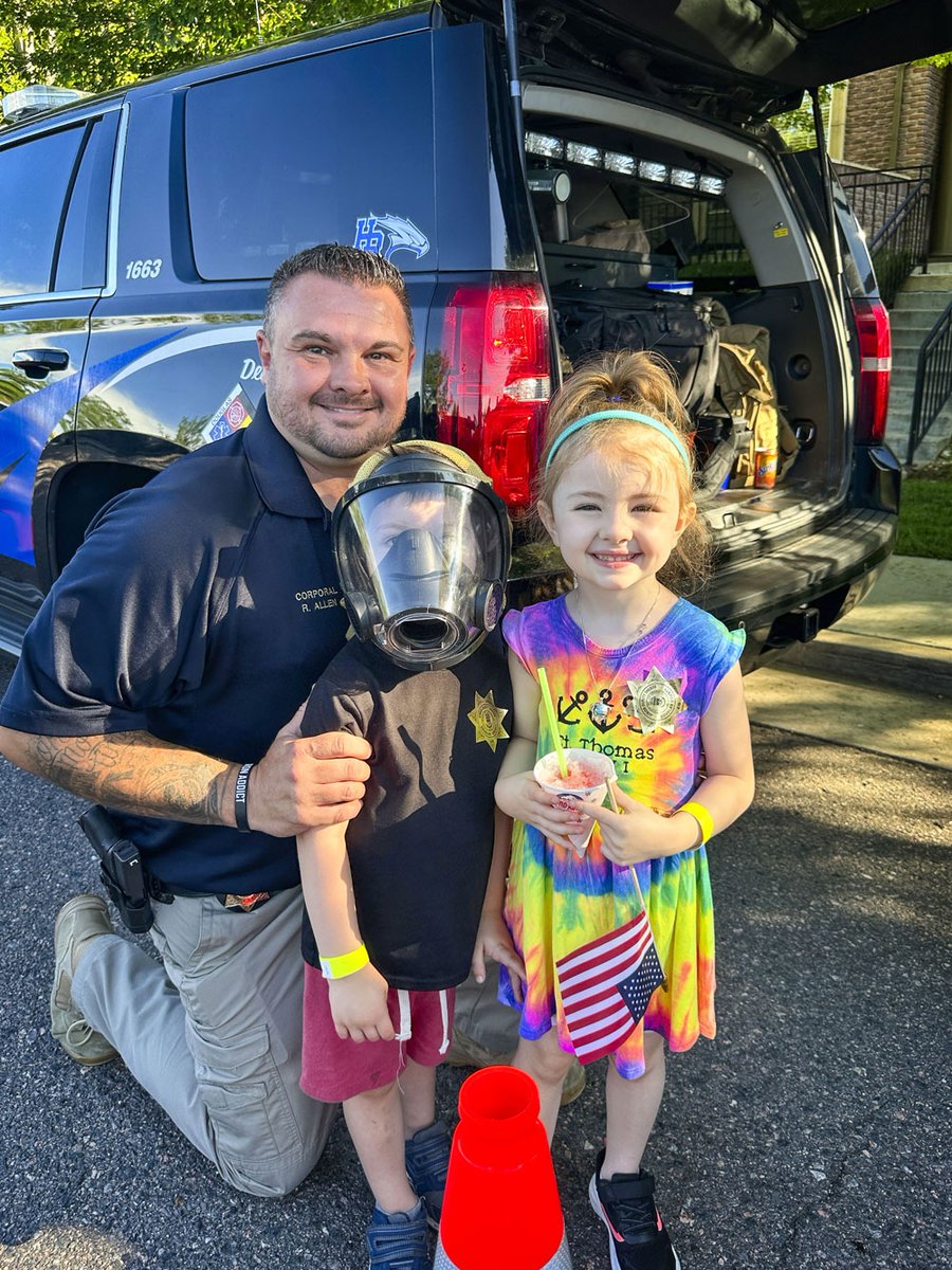 castlepinesconn's tweet photo. Corporal Randy Allen of the Douglas County Sheriff's Office is passionate about helping the youngest and most vulnerable crime victims. Learn this month's featured Behind the Badge: https://t.co/wbqlZ9sKys
#CastlePinesConnection #BehindTheBadge https://t.co/ys7Ek6kS6Y