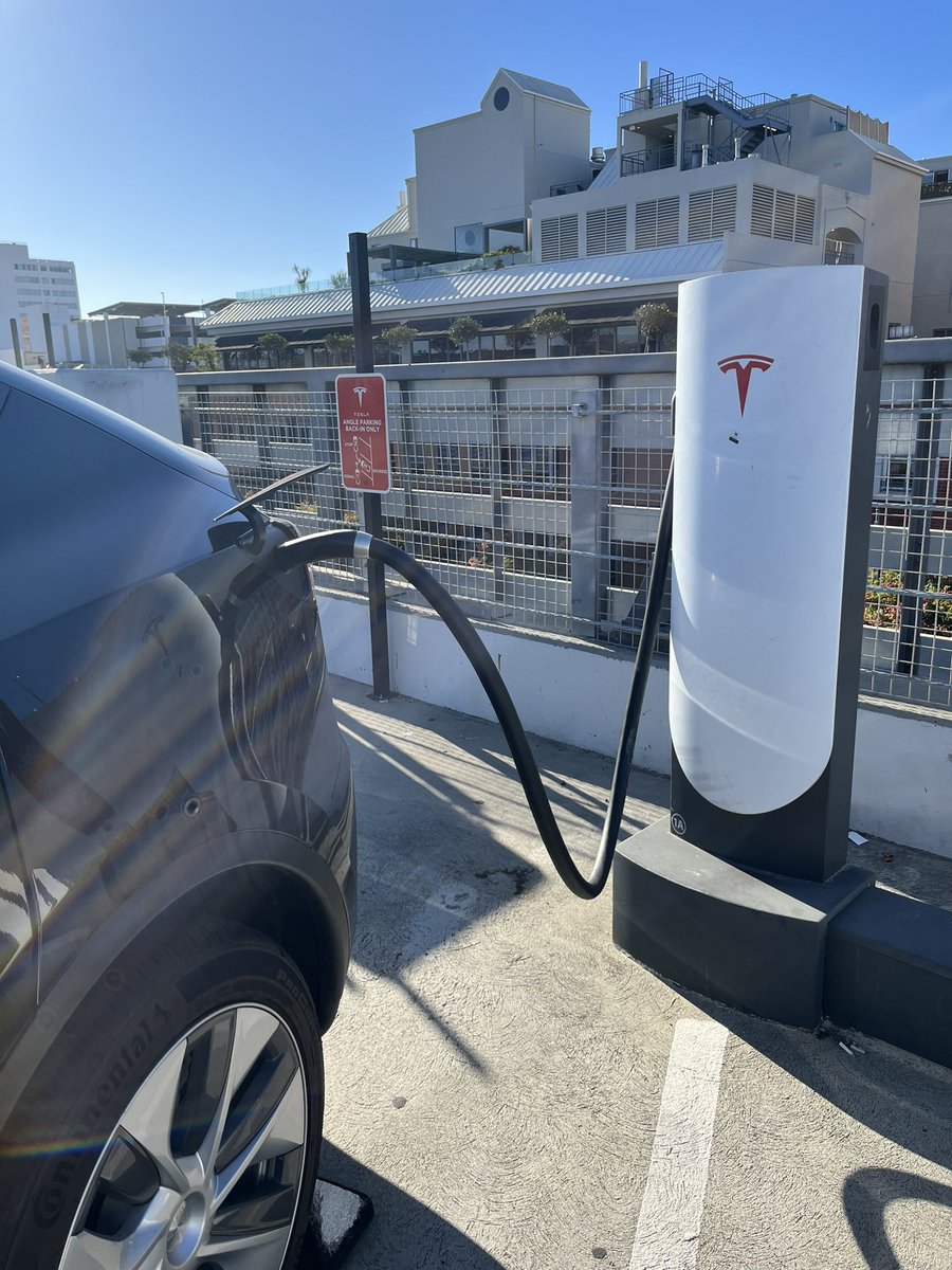 teslaatalks's tweet photo. @RateYourCharge
72kW station
Wasn’t able to precondition, peaked 71kW.
Quick 15 min top off.
Located on the 5th floor of the Broadway parking structure.
90 min free parking
4680 battery
#Tesla #rateyourcharge https://t.co/zfRQQx7xm3