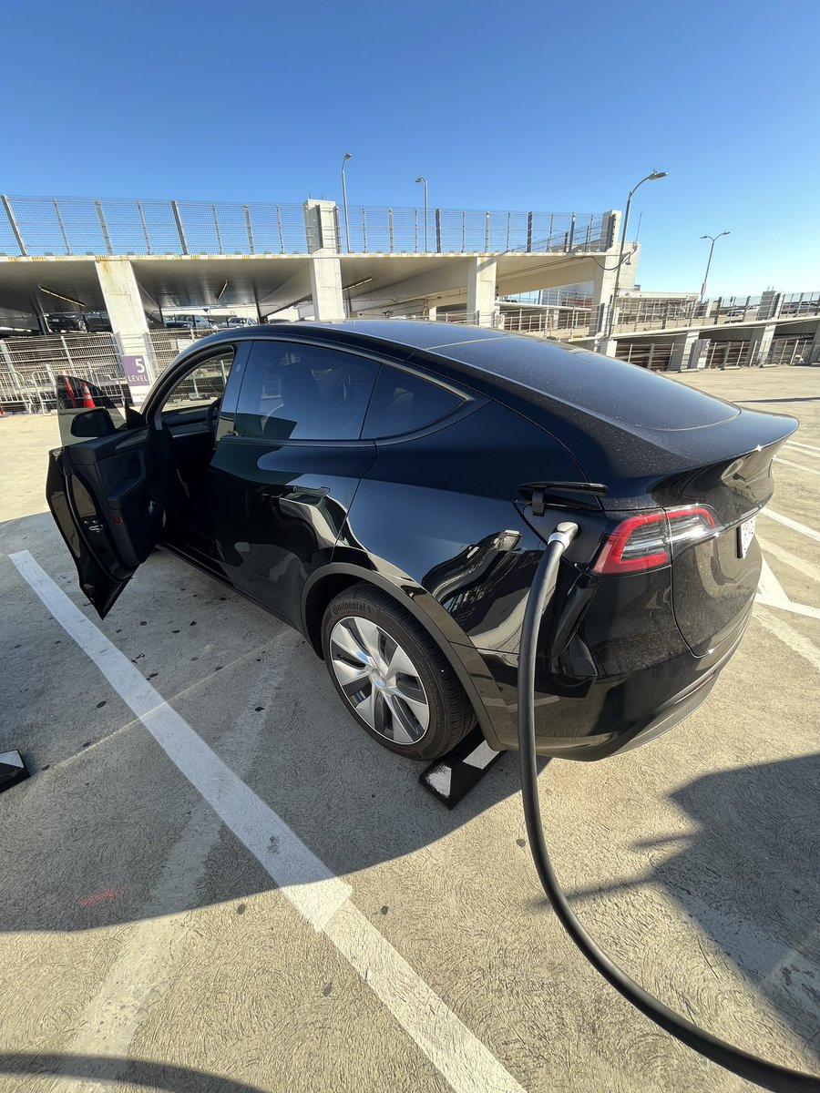 teslaatalks's tweet photo. @RateYourCharge
72kW station
Wasn’t able to precondition, peaked 71kW.
Quick 15 min top off.
Located on the 5th floor of the Broadway parking structure.
90 min free parking
4680 battery
#Tesla #rateyourcharge https://t.co/zfRQQx7xm3