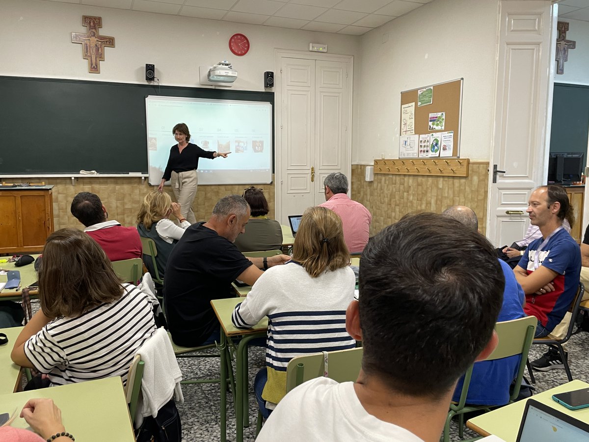 maristasguada's tweet photo. Hoy los profes nos juntamos para profundizar en los planes de centro. Avanzamos en nuestro Plan de Lectura y en el Plan Digital de Centro para dar respuesta a las necesidades de nuestro alumnado en estos ámbitos.
@educajccm
#trabajamosjuntos
#plandigitaldecentro https://t.co/JmTlyJHv90