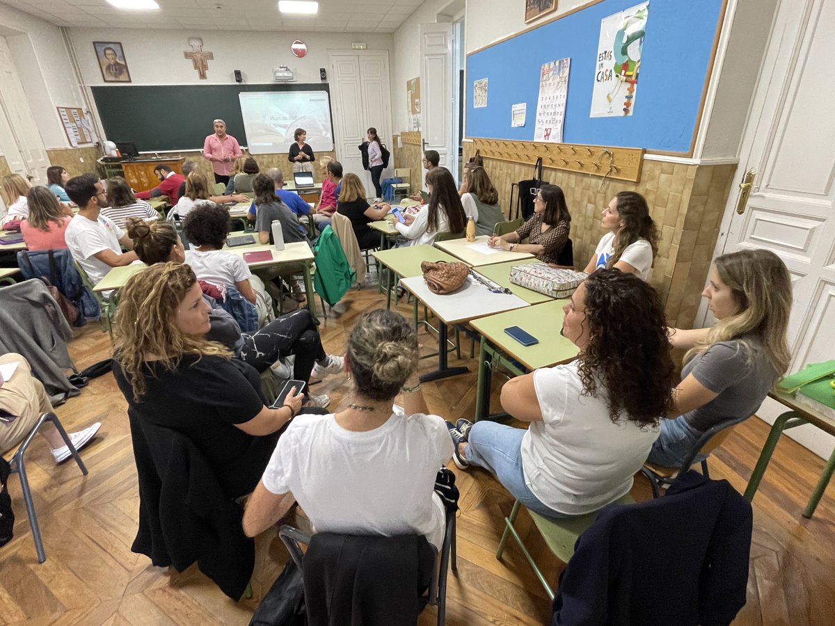 maristasguada's tweet photo. Hoy los profes nos juntamos para profundizar en los planes de centro. Avanzamos en nuestro Plan de Lectura y en el Plan Digital de Centro para dar respuesta a las necesidades de nuestro alumnado en estos ámbitos.
@educajccm
#trabajamosjuntos
#plandigitaldecentro https://t.co/JmTlyJHv90
