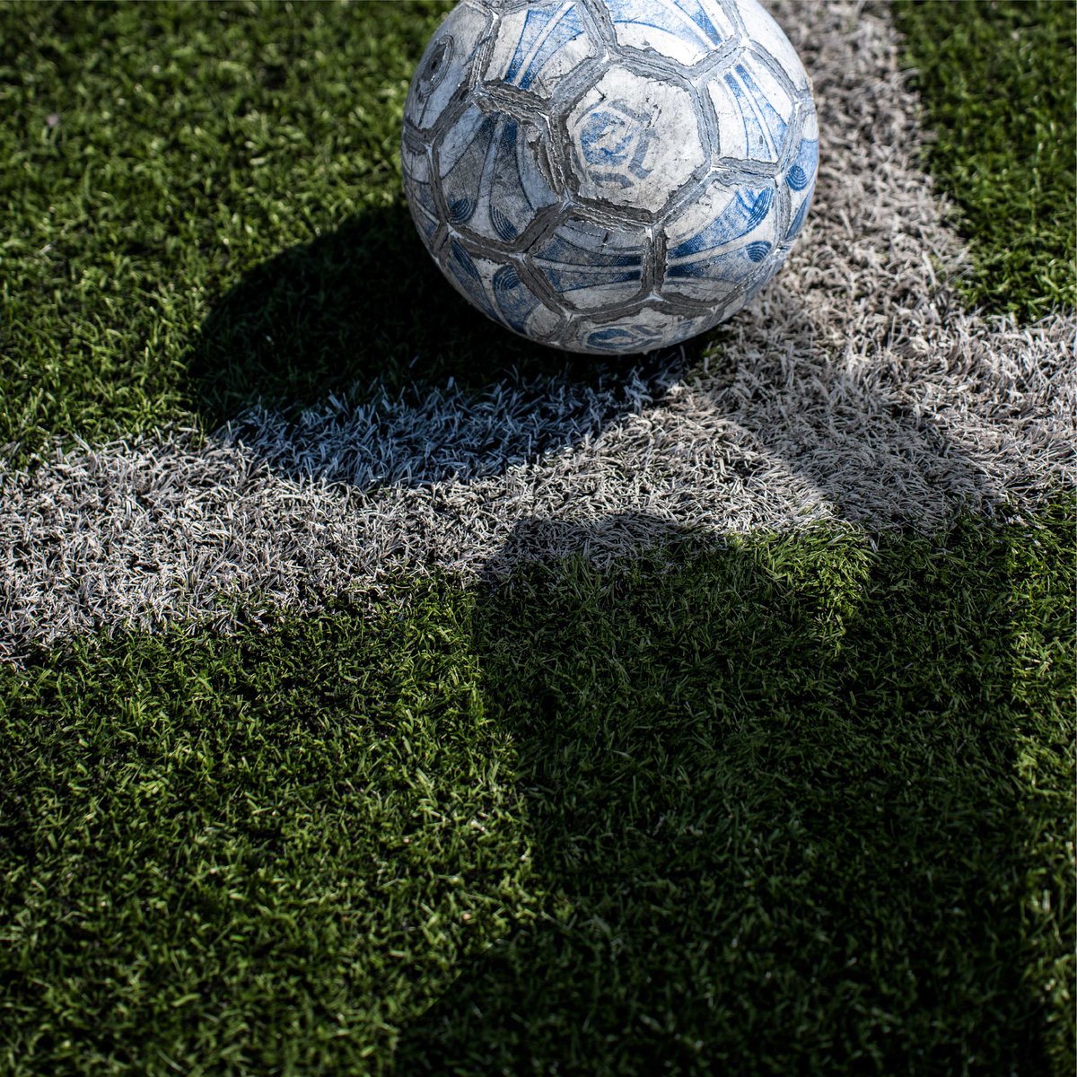 m10memorial's tweet photo. La pelota nunca se olvida.

La palla non dimentica.

The ball never forgets.

#señales #señalesdediego #m10memorial #m10 #diego #diegoarmandomaradona #diegoparasiempre #argentina #futbol #diegomaradona #diegoeterno
#quisieraveraldiegoparasiempre #memorialdiego #diegoseñales https://t.co/KwSQDAs8Q2