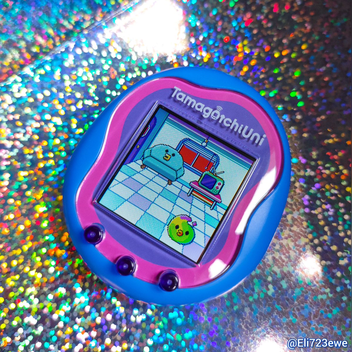 Eli723ewe's tweet photo. I have been gifted 🎁 with a Tamagotchi Uni 💙BLUE💙!!!

　　　　  ∧_∧∩
　　　　 (๑･ω･)ﾉ
　　　　 ( つ　/
　　　　 (　 ノ
　　　　 (/(/
　　　　　☆
　☆　　　│　　　☆
　　＼ 　　　　 ／

[#Tamagotchi #TamagotchiUni #TamagotchiUniBlue #たまごっち #TMGC] https://t.co/xNgbzdTEBk