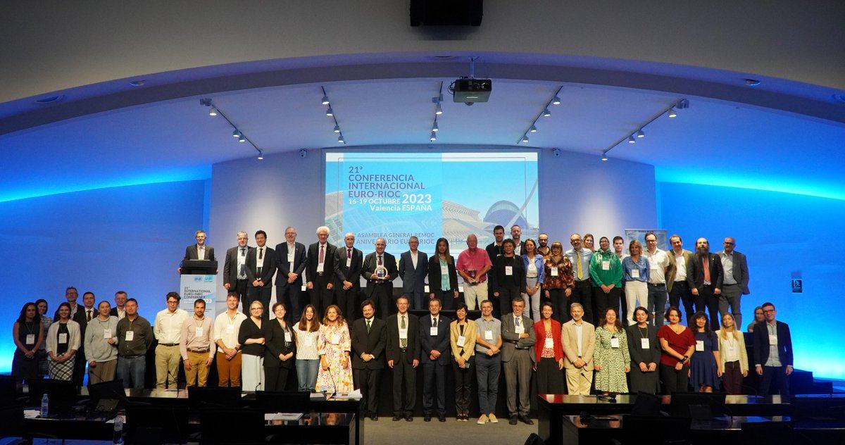 CHJucar's tweet photo. @JeanLAUNAY46 @chtajo @INBO_RIOB @OI_Eau ✅El Secretario de Estado de Medio Ambiente, Hugo Morán, clausura la sesión en #EuroRioc2023
👉El presidente del Comité National de l'Eau, Jean Launay, cede la presidencia #RIOC a Teodoro Estrela, Director General del Agua @miteco
📆 #EuroRioc2024 se celebrará en Bordeaux 🇨🇵 https://t.co/c1itNDv2l5