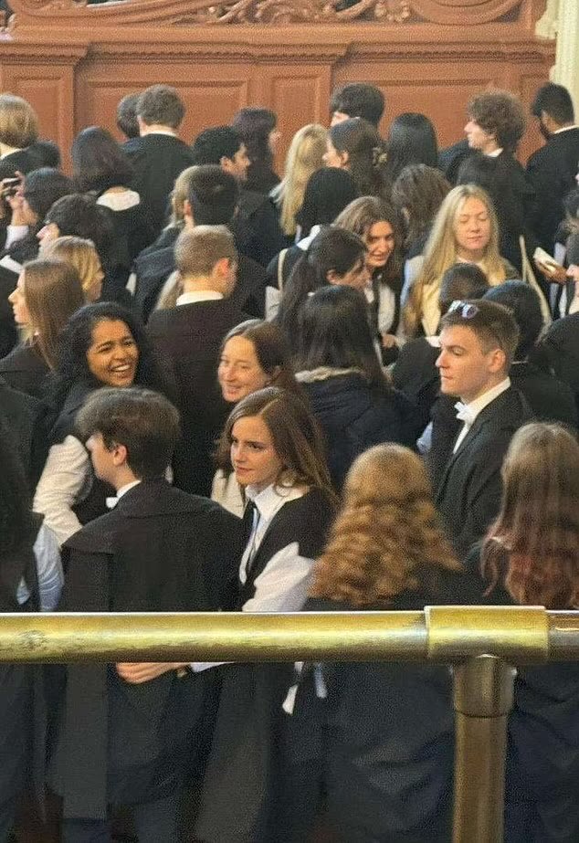 popcultureshub's tweet photo. Emma Watson has been spotted in person at a matriculation ceremony at Oxford University after signing up for a master's degree in creative writing. https://t.co/yysjDQV67g