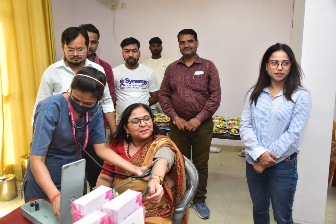 In collaboration with the @ypa4india, Gorakhpur University Women Welfare Association, and support from the Synergy Cancer Institute, a Cancer Screening Camp was successfully organized at @DDUGU_Official. The event was inaugurated by Vice-Chancellor @_poonamtandon.