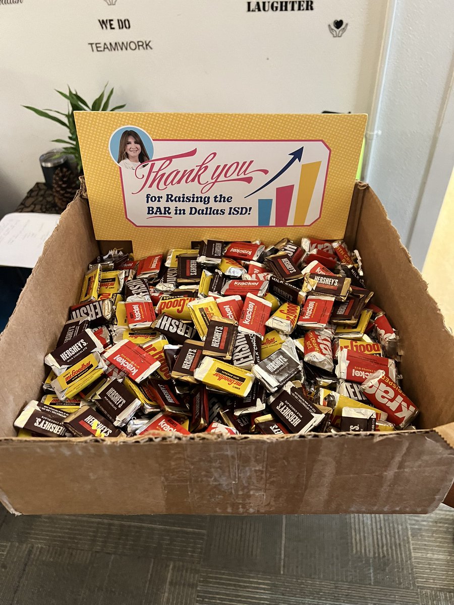 Thank you @DallasISDSupt for continuing to send treats to the staff each month!! We love your dedication to the work!! ❤️👏🏻 @TeamDallasISD @Steps2Samuell @_HectorMartinez @LauraRubioGarza