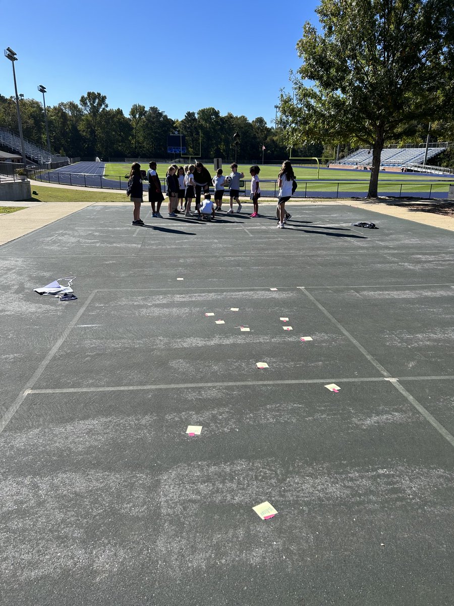 3rd graders learning how Paleontologists measure dinosaur speed this morning in Master Lab on a gorgeous day ⁦@BrkstoneCougars⁩