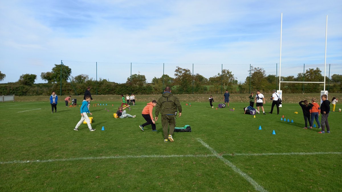 CPDEPS79's tweet photo. Rencontre acad @USEP #Rugby à #Chauray les 5 classes du 79 et du 86 ont participé au tournoi et aux ateliers animés par les éduc en formation encadrés par le CTC. Merci @v_guggiari DASEN79 de sa venue et de son soutien réaffirmé pour ce partenariat. Merci @usep_79 ARCC @DSDEN79 https://t.co/zuhXIkaQ3I