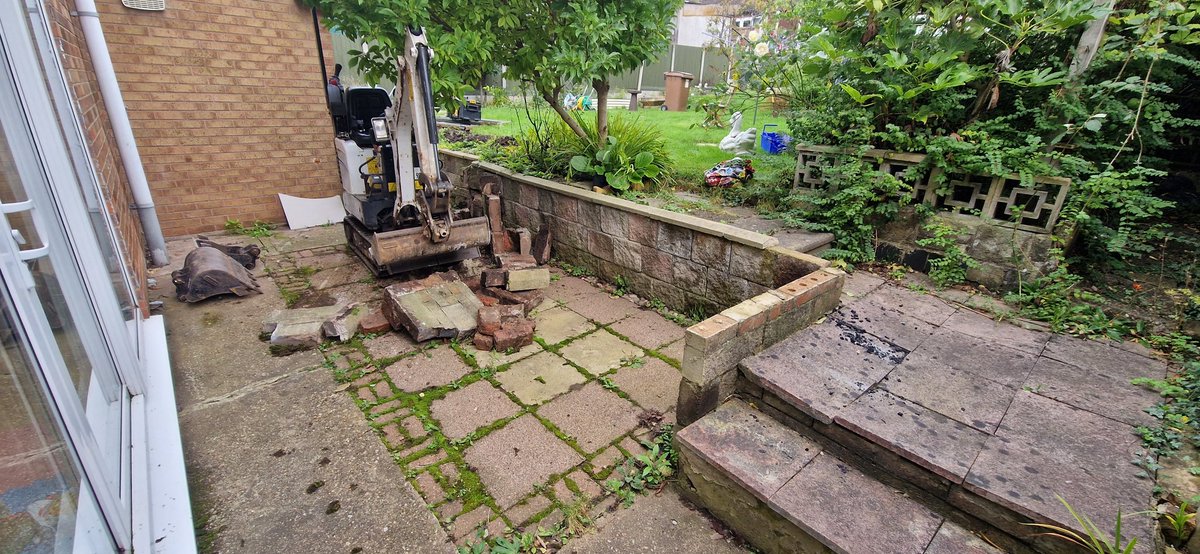 Our latest project is coming along nicely 😀 The 'Kandla Grey' Sawn Smooth Sandstone from <a href="/SandstoneUK/">Cheshire Sandstone</a> is looking beautiful 👌 #Nottingham #Landscaping #gardendesign #creatingyourperfectspace Facebook.com/gandjlandscapes gandjlandscapes.co.uk