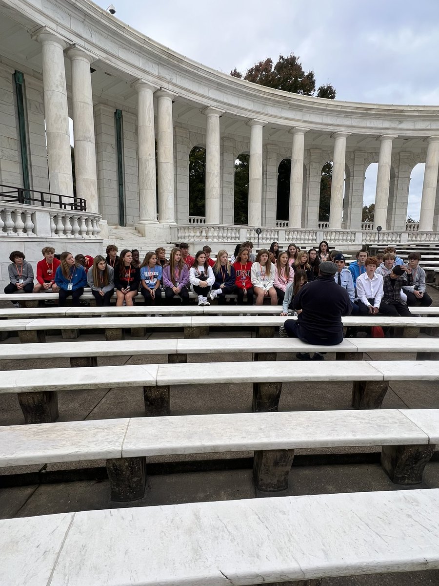 hmsdcbus1's tweet photo. This morning was spent at Arlington National Park! https://t.co/SxRmRHX0UT