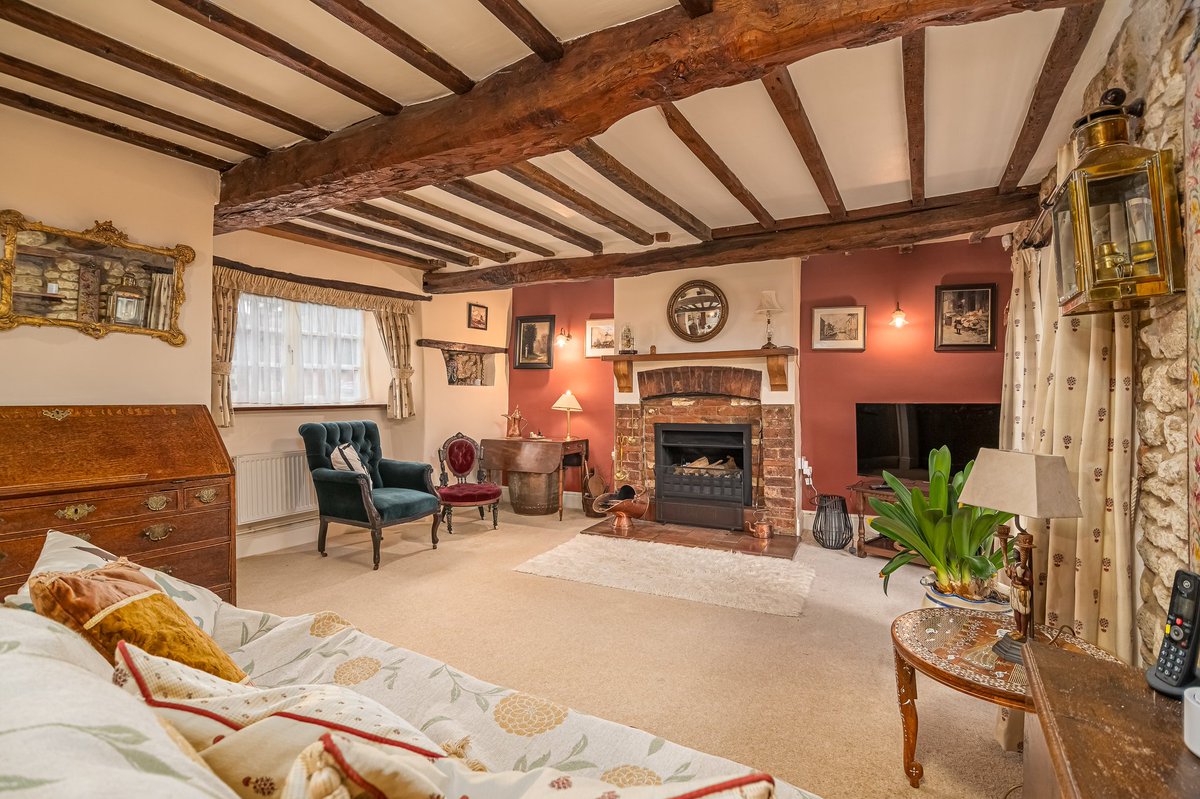 abdigitaluk's tweet photo. quaint cottage situated on the outskirts of Kettering #realestate #propertyphotography #homes #lifestyle #interior https://t.co/vVifGBcICS