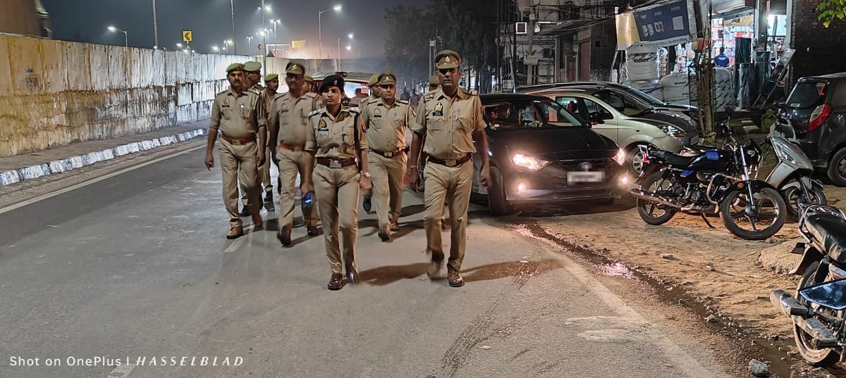 mathurapolice's tweet photo. #Footpatrolling
#CoRefinery
#CoMant
#UPPolice https://t.co/vZgfLZDOlW
