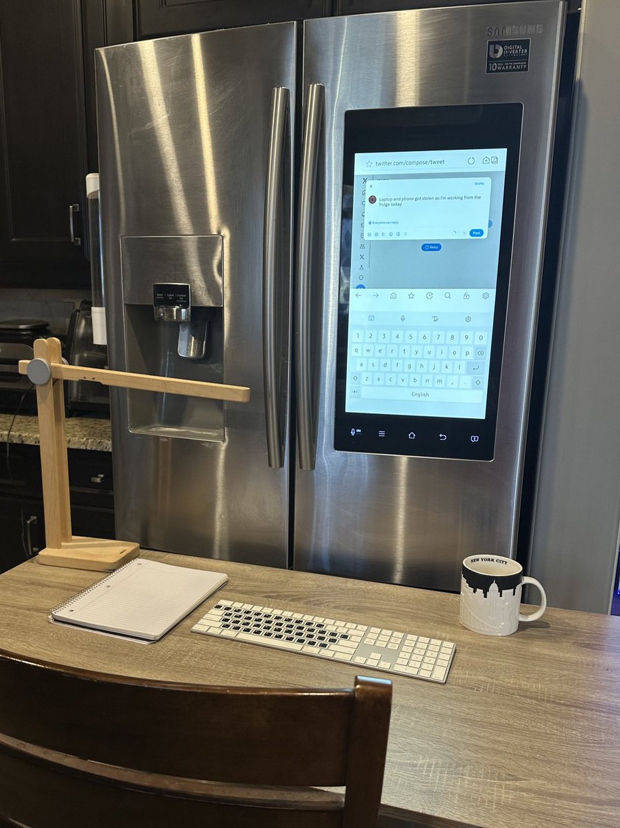 operagxofficial's tweet photo. Laptop and phone got stolen so I’m working from the fridge today https://t.co/VTVVsjfY0y