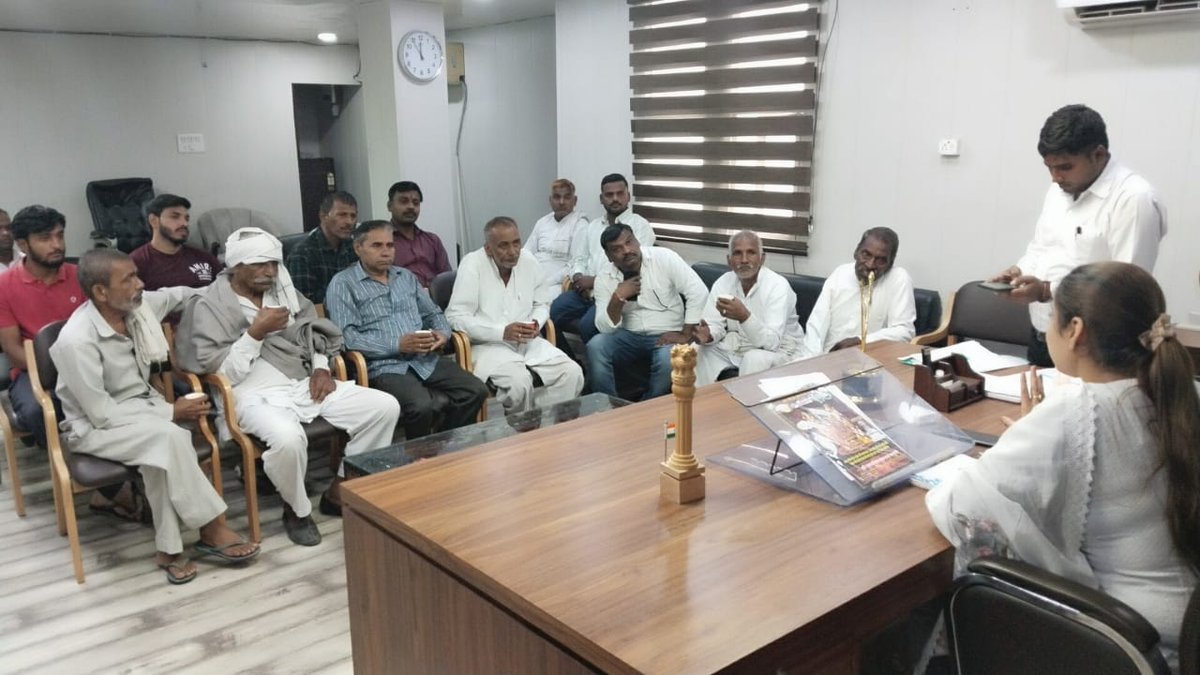 AvneetKaurMayor's tweet photo. आज पानीपत शहर स्तिथ मेयर कार्यालय में जन-समस्याएं सुनी एवं उनके निवारण हेतु आश्वासन दिया।

#avneetkaurpanipat #picoftheday #avneetkaurbjppanipat #avneetians #avneetkaurofficial #avneetkaurofficial #avneetian #avneetkaurbjp #panipat #panipatcity #picofthedaychallenge #BJP4IND https://t.co/ht567Zbkkk