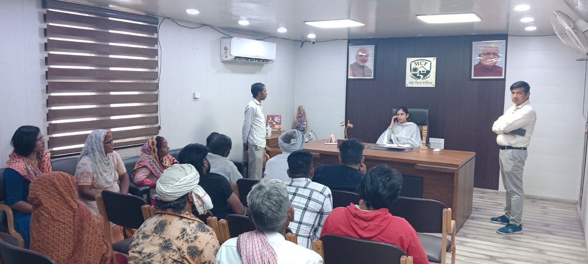 AvneetKaurMayor's tweet photo. आज पानीपत शहर स्तिथ मेयर कार्यालय में जन-समस्याएं सुनी एवं उनके निवारण हेतु आश्वासन दिया।

#avneetkaurpanipat #picoftheday #avneetkaurbjppanipat #avneetians #avneetkaurofficial #avneetkaurofficial #avneetian #avneetkaurbjp #panipat #panipatcity #picofthedaychallenge #BJP4IND https://t.co/ht567Zbkkk