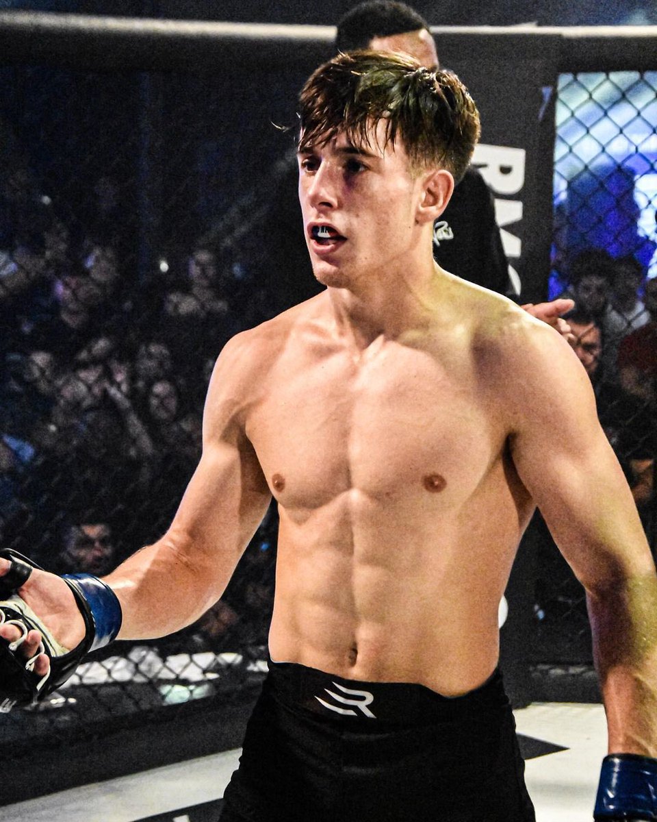 PauldenisMMA's tweet photo. entraînement physique quotidien
entraînement mentale quotidien
alimentation saine
performe au moment M
ne tombe pas sous la pression
prêt à subir les critiques
stratégique, patient et discipliné
sait travailler en équipe et se remettre en question 🏆 https://t.co/5LBxaAxoDS