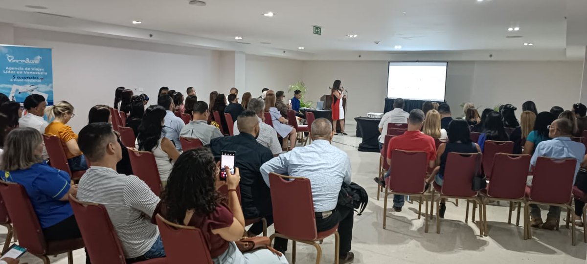 Mercado de Turismo - Maracay: presidente de AVAVIT, Vicky Herrera de Díaz <a href="/vickyhddiaz/">vicky herrera</a> presenta el Plan Estratégico y la participación de cada una de las regiones del país.