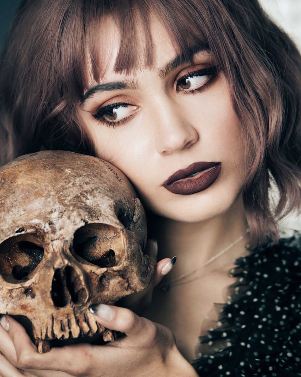 EmmyPerryXO's tweet photo. 'To thine own self be true' 💀 https://t.co/n2mgWlonzO