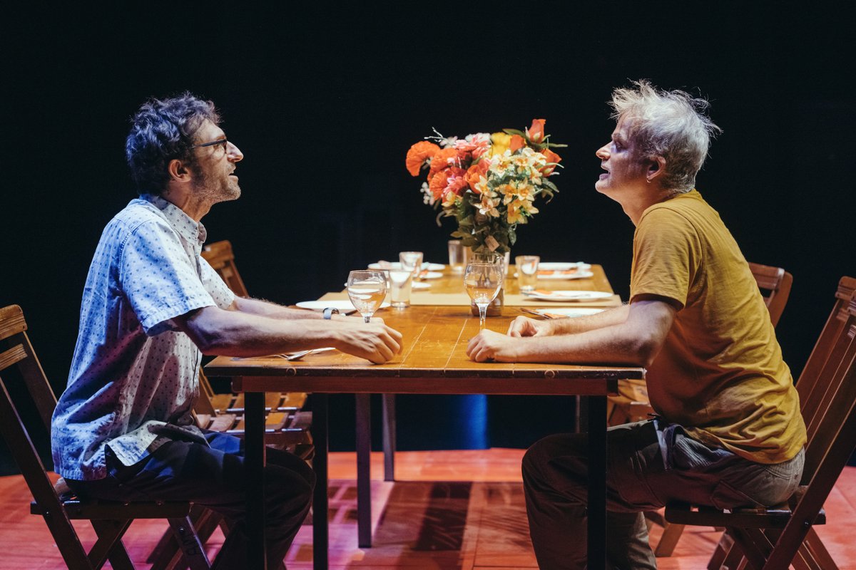 auagenda's tweet photo. #teatre @TeatreMicalet recupera ECLIPSI TOTAL, últim espectacle de @PontFlotant recentment guardonat amb el Max a la millor autoria teatral. La companyia valenciana s'endinsa en el delicat i misteriós tema de la mort. Si encara no l'has vist, és el moment! https://t.co/skW79YI8oc https://t.co/vmCO5cvDD3
