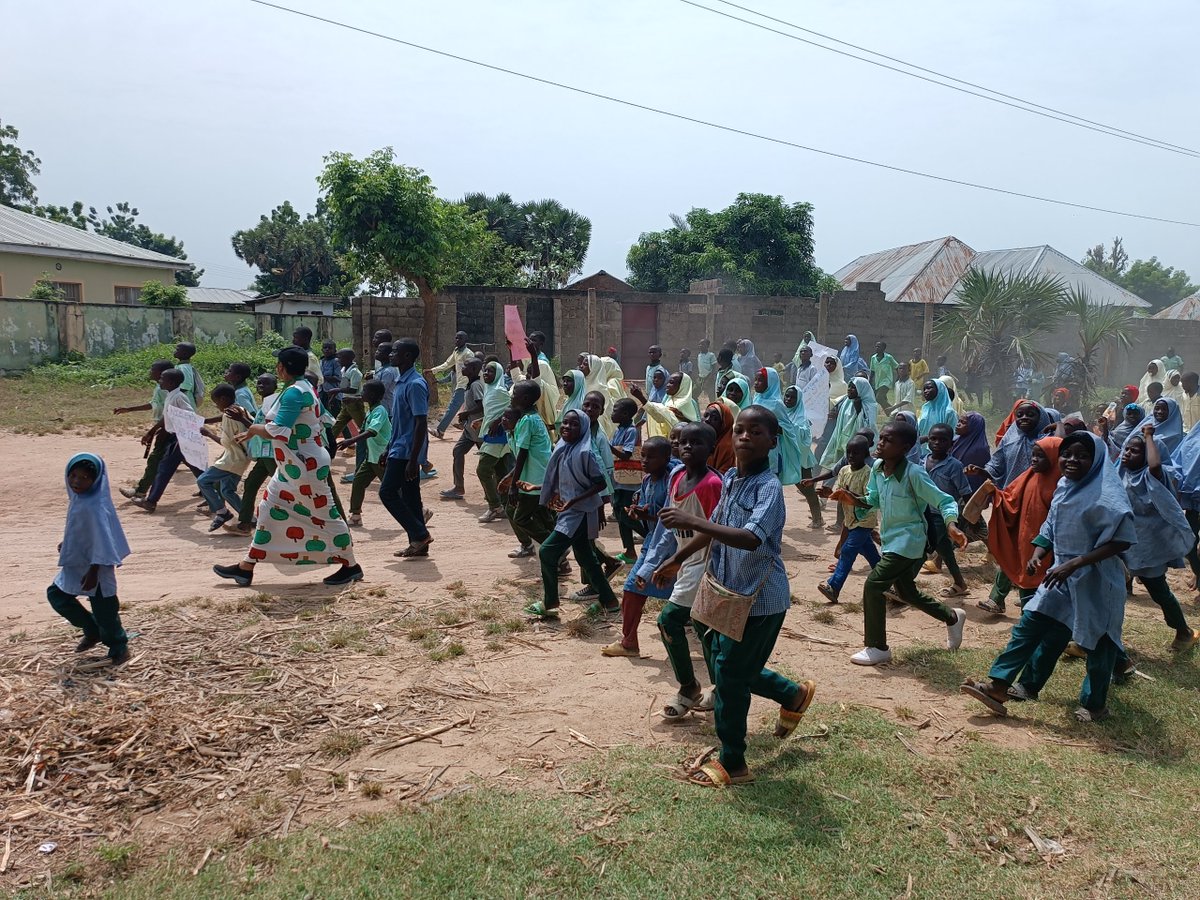 WCS_Nigeria's tweet photo. Celebrating #GlobalHandwashingDay with Fanti community on the edge of Yankari Game Reserve.  Handwashing with soap &amp; water reduces spread of diseases such as Cholera &amp; Ebola. With funds from @USAIDNigeria we have rehabilitated 6 boreholes around Yankari
#CleanHandsAreWithinReach https://t.co/lHHLTpoCls