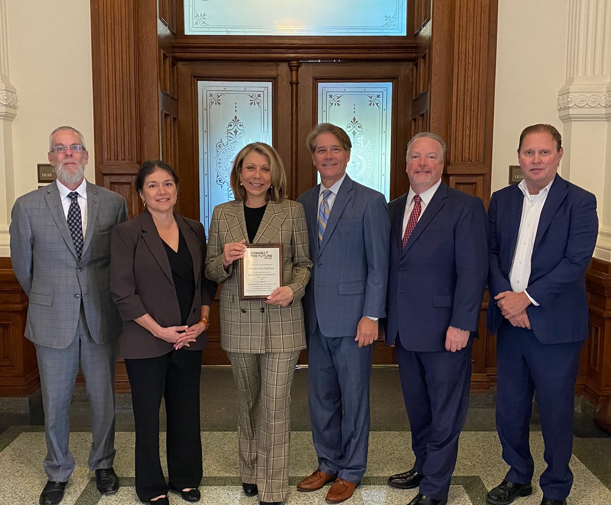 joanhuffman's tweet photo. I led the effort in the Texas Senate to appropriate $1.5 billion (contingent on voter approval in November) for broadband expansion and improving our 9-1-1 infrastructure across the state. For my work, I was presented with the Broadband Champion Award by @CTF_TX. #txlege https://t.co/IR8VnYZuJB