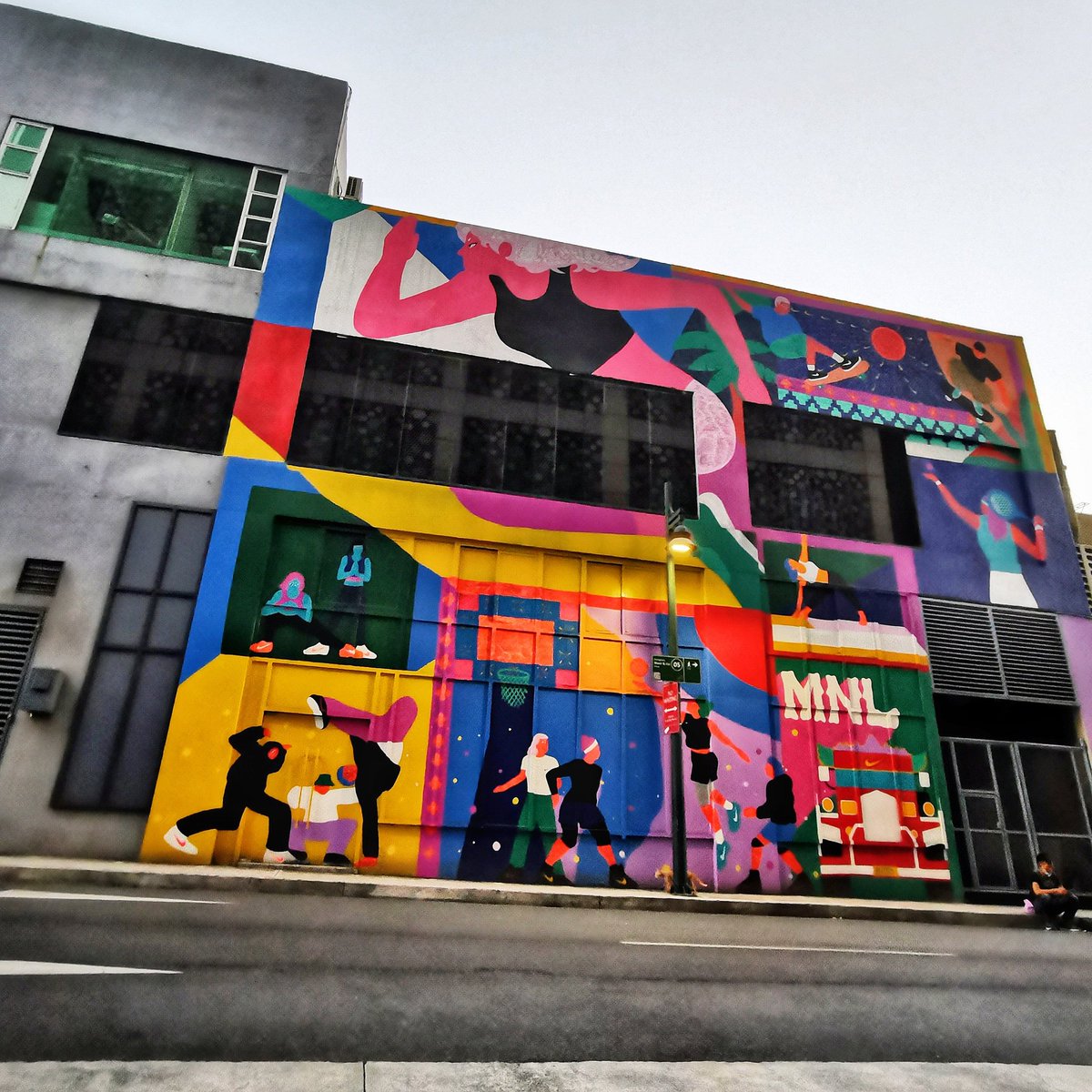 MNL

#mural #painting #architecture #streetphotography #streetart  #exteriordesign #julescapades #manila #philippines #bgc #travel #asia