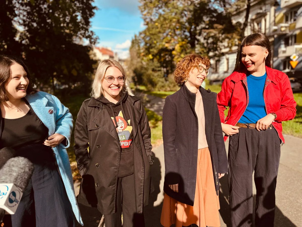 owca_aleksandra's tweet photo. Dzisiaj jeszcze konferencja podsumowująca kampanię i wyniki, ale już teraz jest czas, żeby mówić o przyszłości. NIE ZWALNIAMY i Wy też możecie dołączyć do wspaniałej ekipy wspierającej @dgpopiolek u nas w @RazemKrakow💜 https://t.co/p40mpZobRL https://t.co/HHHqGmSQZ8