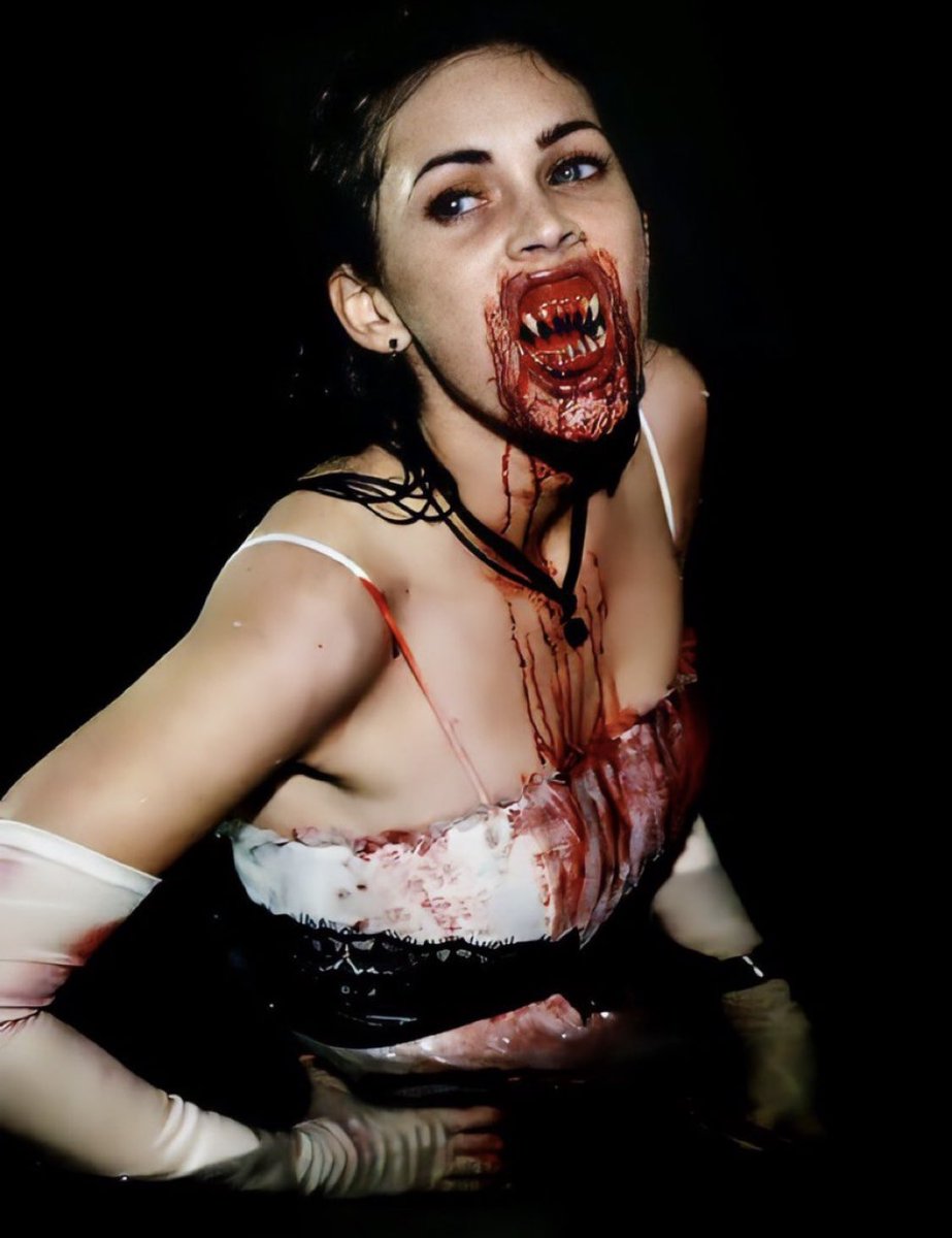 horrorsthetics's tweet image. JENNIFER’S BODY, 2009.