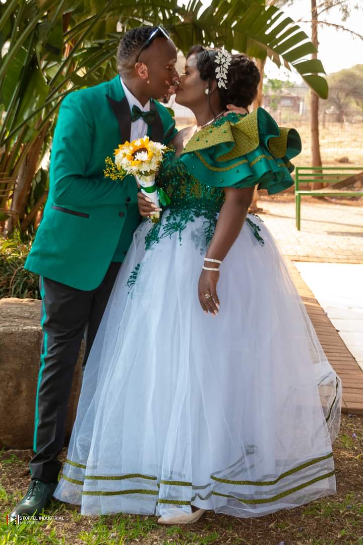 SbuMapotsane's tweet photo. Perfect wedding https://t.co/nEmzbrvMMi