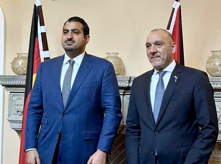 KSAembassyDE's tweet photo. عقد سمو سفير خادم الحرمين الشريفين لقاء جمعه بأخيه سعادة سفير دولة فلسطين/ ليث عرفة
بحث سموه خلال اللقاء مستجدات التصعيد العسكري في قطاع غزة ، مؤكدا موقف المملكة الثابت تجاه القضية الفلسطينية ودعمها للجهود التي تحقق السلام الشامل والعادل الذي يكفل للشعب الفلسطيني حقوقه المشروعة https://t.co/dZlGieiuoC