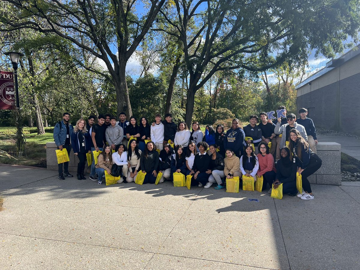 MrsCarucciBHS's tweet photo. Our BHS Seniors had a great time at The National Hispanic College Fair hosted at @FDUWhatsNew! 🏫📚@BUCS_BHS @BPS_Guidance https://t.co/BYhilqWRem