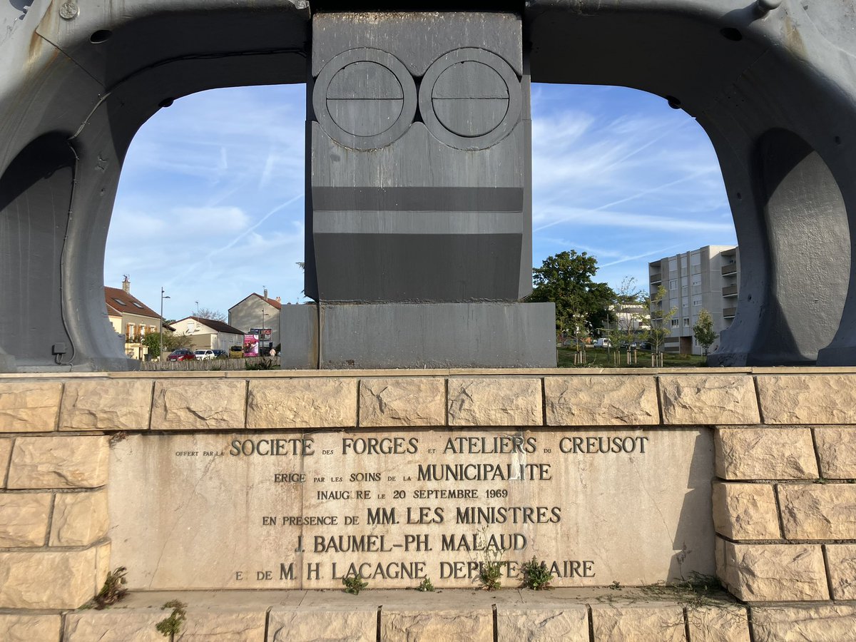 AlazardJ's tweet photo. Amoureux du patrimoine industriel, le fameux marteau-pilon du Creusot, « hit » de nos cours d’histoire 
▶️ Si quelqu’un a sous la main le célèbre texte de Maupassant sur ce monstre de puissance, je veux bien remettre la main dessus! 🙏🏻 https://t.co/4qVQHvwBu8