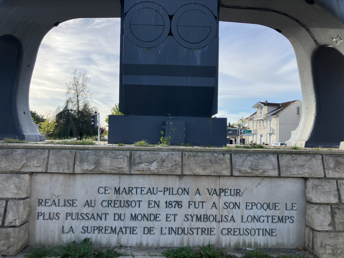 AlazardJ's tweet photo. Amoureux du patrimoine industriel, le fameux marteau-pilon du Creusot, « hit » de nos cours d’histoire 
▶️ Si quelqu’un a sous la main le célèbre texte de Maupassant sur ce monstre de puissance, je veux bien remettre la main dessus! 🙏🏻 https://t.co/4qVQHvwBu8
