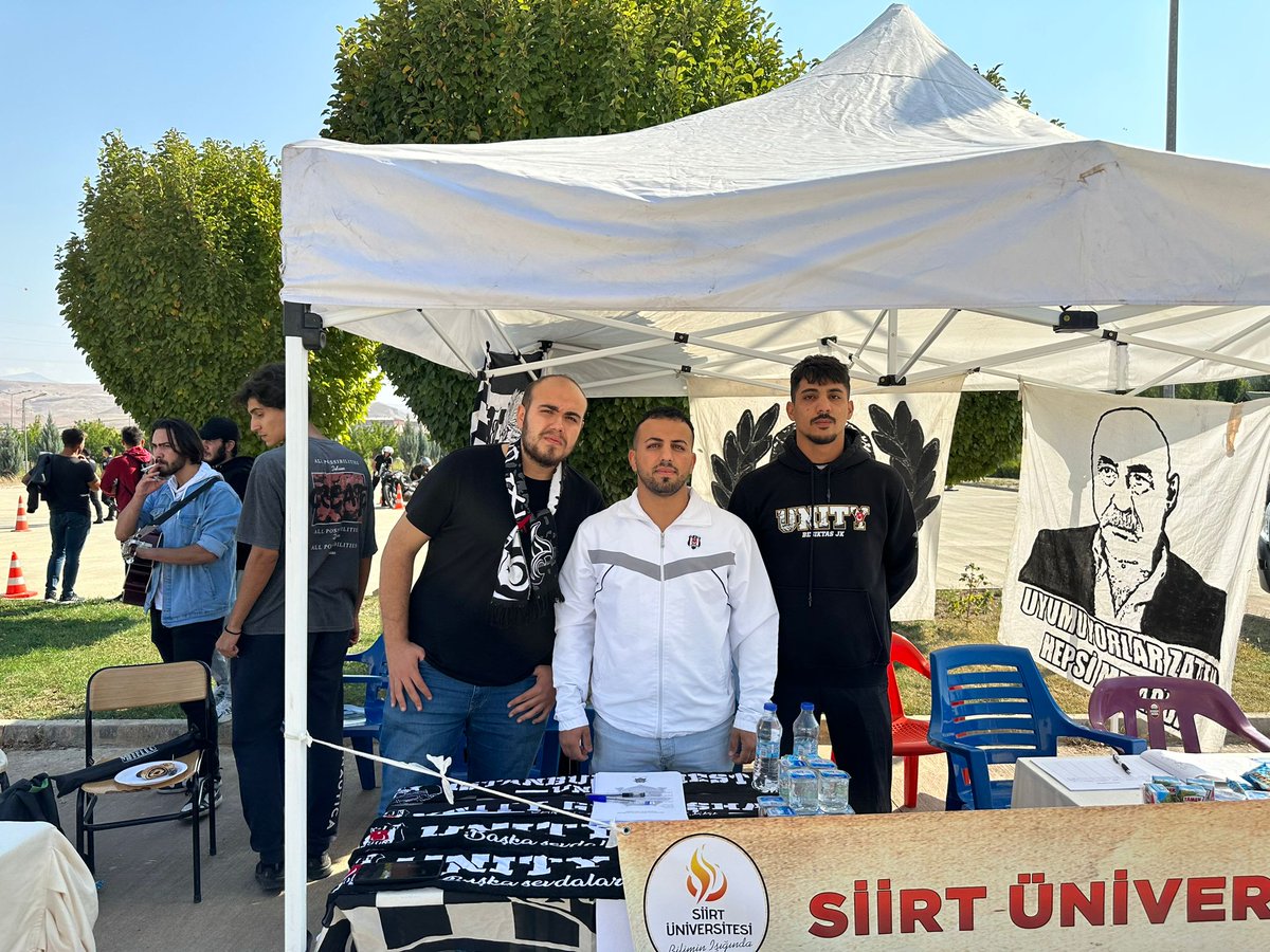 UnitySiirt's tweet photo. Bugün Siirt üniversitesi kezer yerleşkesinde SKS binası yanında açmış olduğumuz Standımız 18 ekim'e kadar devam edecek beşiktaş'a gönül vermiş tüm kara kartalları bekleriz.
#unitysiirt
#kampüslerdeunity https://t.co/V3fZSfHV9m