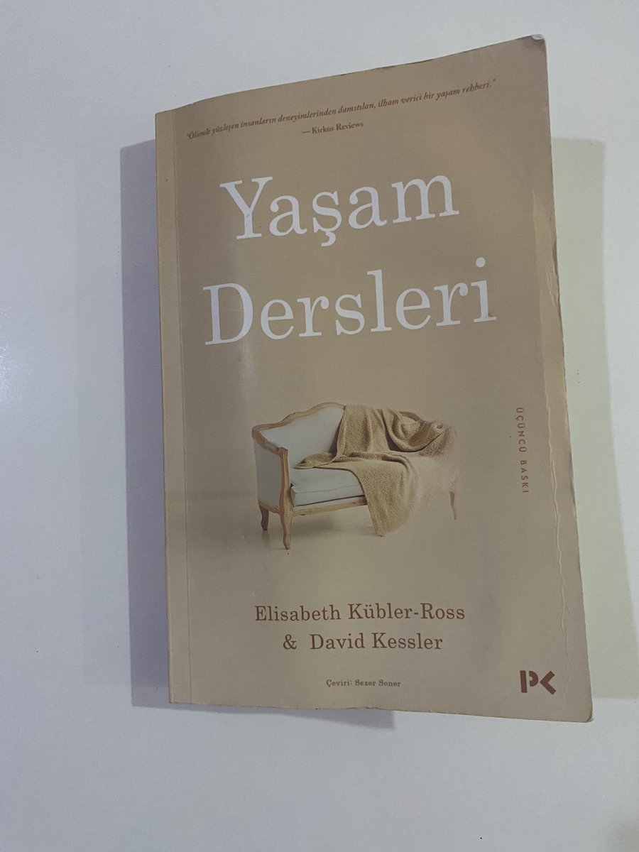 Kendinizi sevilmemiş hissettiğinizde, bunun nedeni sevgi almıyor olmanız değil, sevgiyi esirgiyor olmanızdır. 
(Sy:47)
