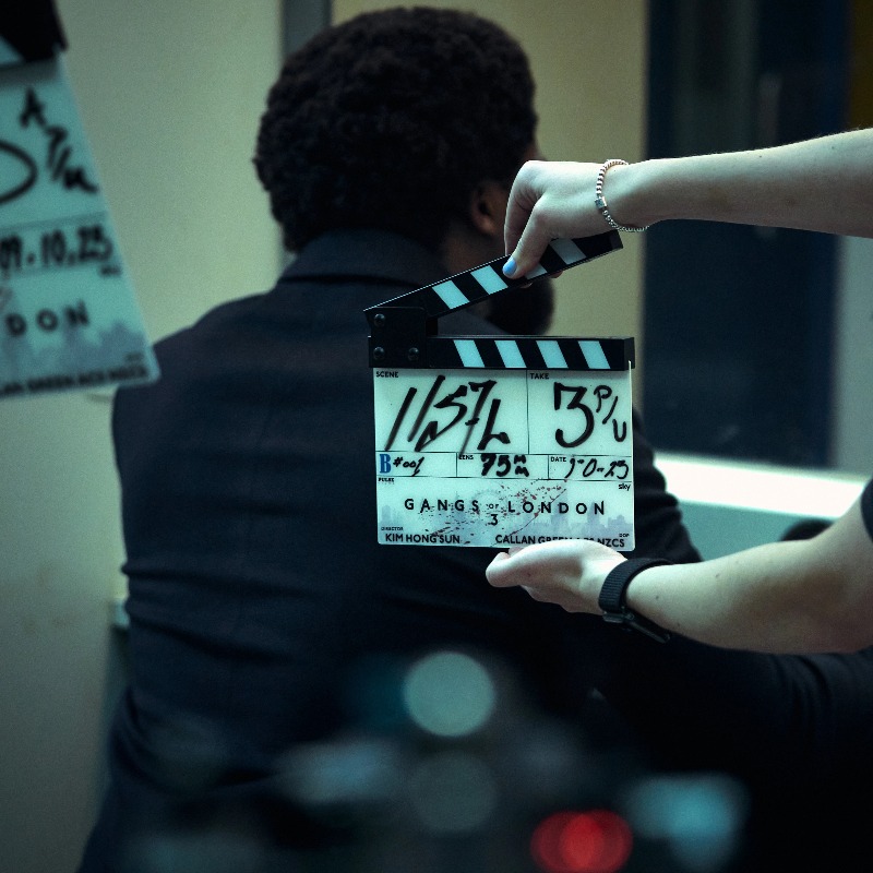 SkyGroup's tweet photo. Series 3⃣ of global hit #GangsOfLondon will be masterminded by two creative talents new to the Gangs of London family 🎥✍️
Welcome to Lead Director & EP #KimHongSun and Lead Writer & EP #PeterMcKenna 🤝
Where will they take series 2⃣'s cliff-hanger ending? 🔥 Find out 👇
